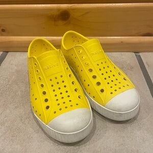 Native Kids Shoes Size 12 - Yellow
